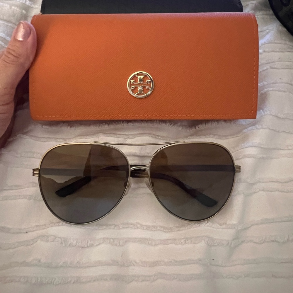 Genuine Tory Burch Gold Metal Aviator Pilot Sunglasses w/ Hard Case TY6078